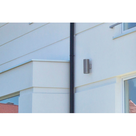 IPL-isoleringsankare applikationsbild: Lampa på den isolerade fasaden